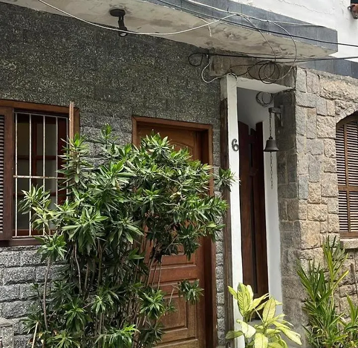 Linda suite com banheiro,em casa de vila-1